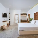 Ubud Mykonos Otel Agios Ioannis Diakoftis